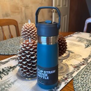 Stanley 22oz flip straw water bottle